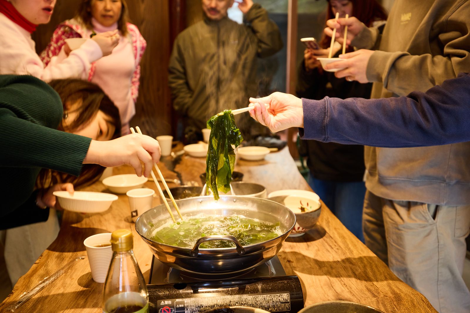 古民家で鍋を囲む体験